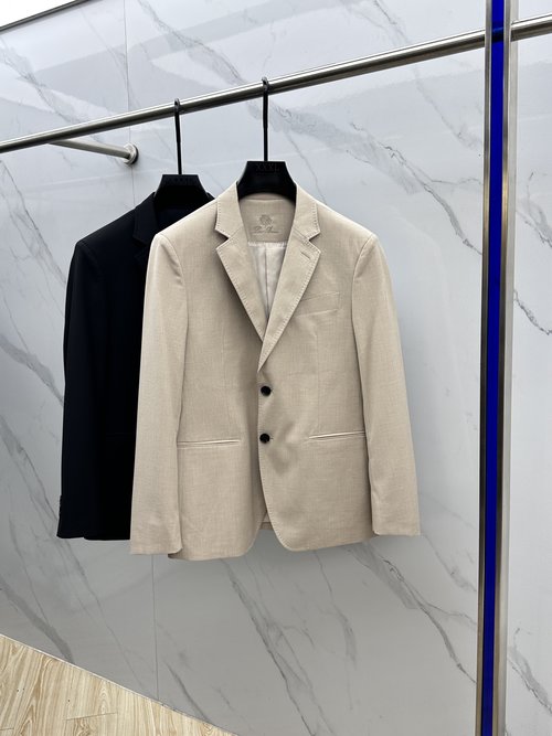Loro Piana Sophisticated Tailored Jacket with High-Quality Fabric