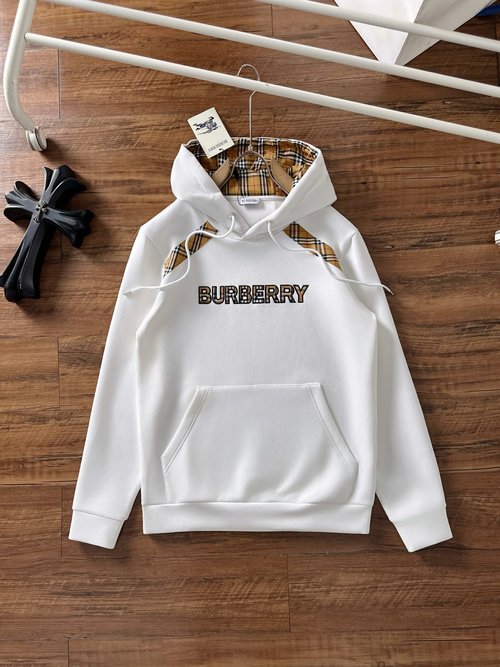 Burberry Stylish Unisex Hoodie with Logo in Premium Cotton