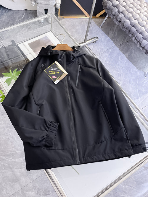 Loewe Pre-released Jacket with High-quality Design