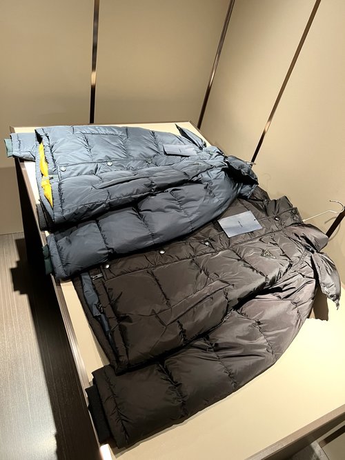 Prada Waterproof Down Jacket Suitable for All Ages