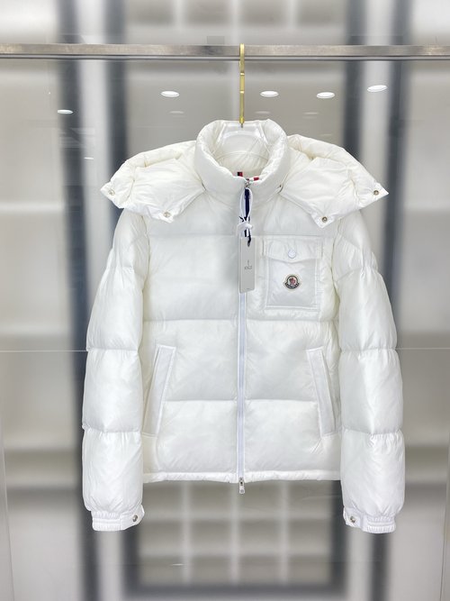 Moncler High-quality Down Jacket with Technological Fabric and Premium Fill