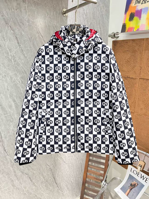 Gucci Premium Down Jacket, Iconic Logo, Exceptional Warmth