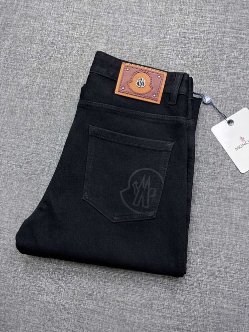 Moncler Straight-Leg Jeans with Classic Design