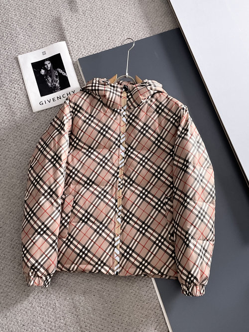 Burberry Premium 90% Down Padded Jacket with Logo and Color Block