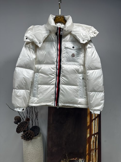 Moncler High-quality Down Jacket with Top-notch Fabric and Filling