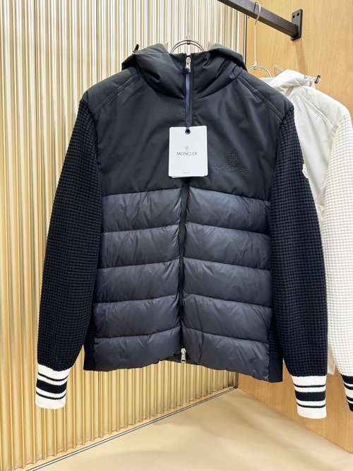 Moncler Waterproof Down Jacket with Stylish Design