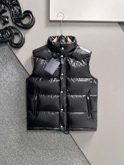Prada Premium Down Vest with Exquisite Craftsmanship and Fill