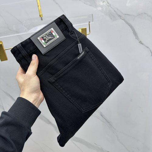 Burberry Warm Jeans with Original Accessories