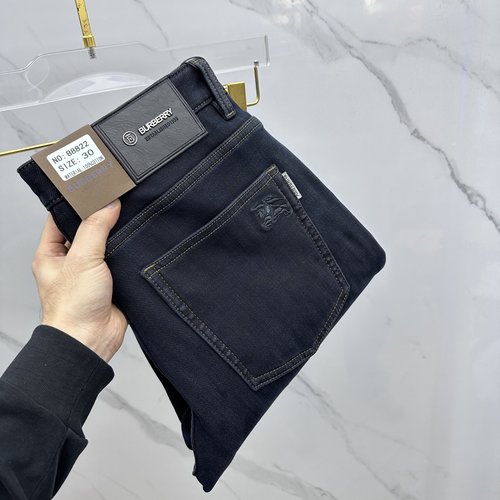 Burberry Warm Jeans with Original Accessories