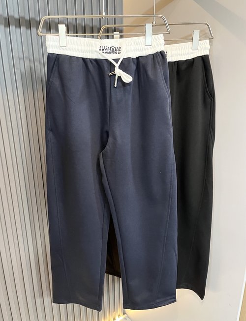 Maison Margiela Casual Pants with Logo Embroidery, All-match Style