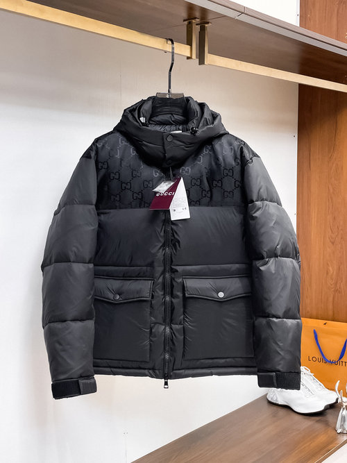 Gucci 90% Down Filled Jacket with Classic Logo and Color