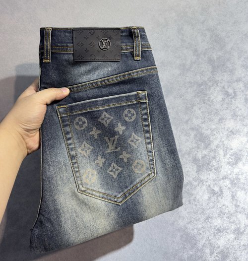 Burberry Comfortable and Stylish Straight-Leg Jeans