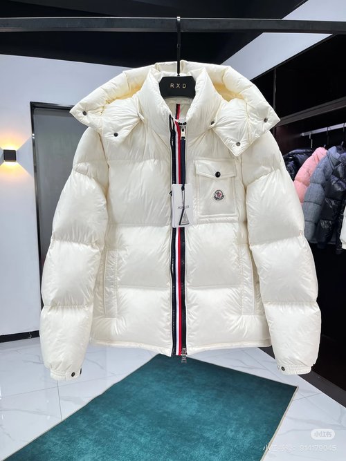 Moncler Fashionable Down Jacket with High-quality Materials