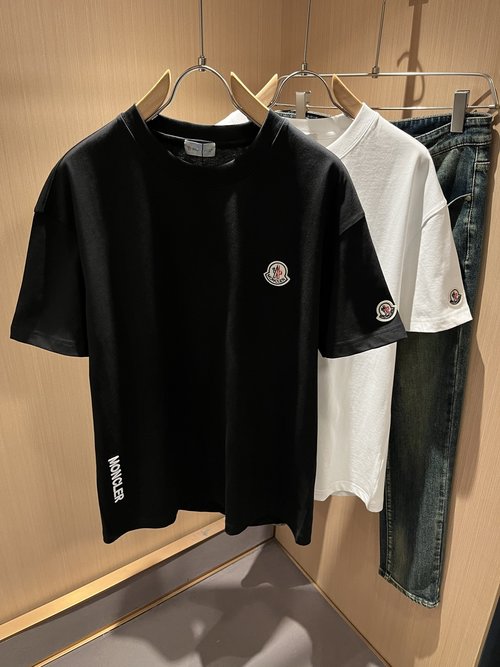 Moncler Comfortable Unisex T-Shirt with Embroidered Logo