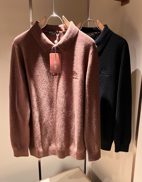 Loro Piana Comfortable Knit Cashmere Sweater with Logo Embroidery