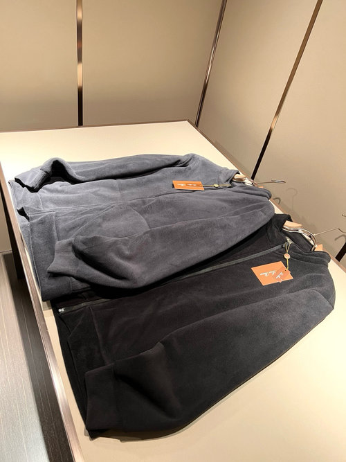 Loro Piana Stylish Zippered Fleece Sweatshirt with Great Value