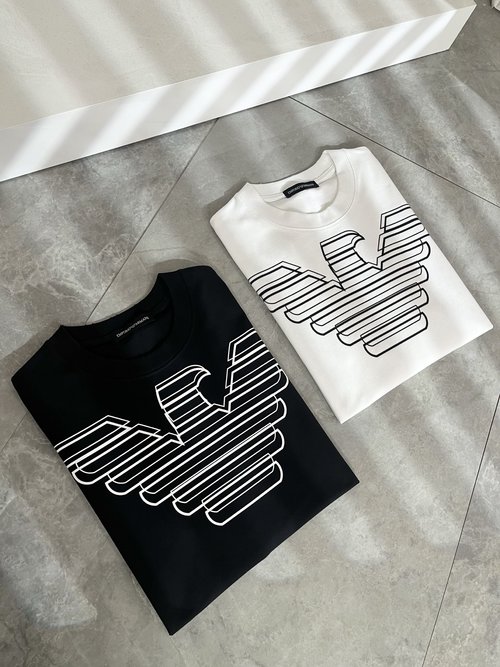 Armani Elegant Short-Sleeve T-Shirt with Soft Cotton and Minimalist Logo