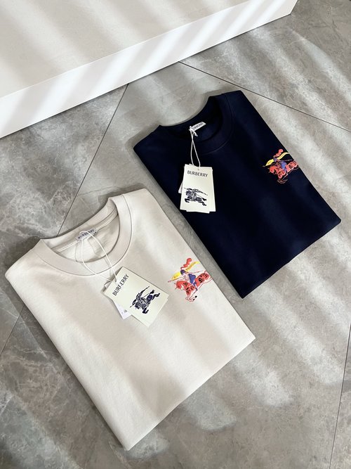 Burberry Unisex Short-Sleeve T-Shirt Made of Memory Fabric