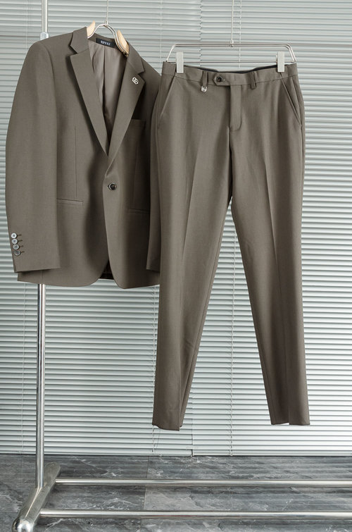 Gucci Stylish Suit Set with Fine Details and Soft Fabric