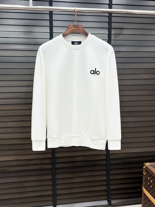 Alo Classic Air-Layer Crewneck Pullover with Exquisite Print